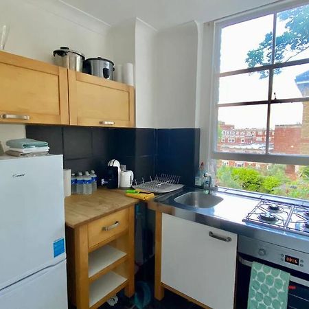 2 Bedroom Flat In Camberwell Green - Central Location With Excellent Connections To Tourist Attractions And Main London Airports Экстерьер фото