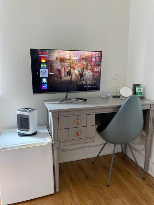2 Bedroom Flat In Camberwell Green - Central Location With Excellent Connections To Tourist Attractions And Main London Airports Экстерьер фото