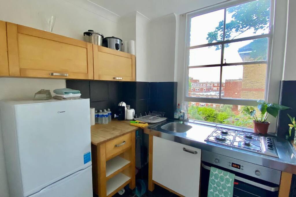 2 Bedroom Flat In Camberwell Green - Central Location With Excellent Connections To Tourist Attractions And Main London Airports Экстерьер фото